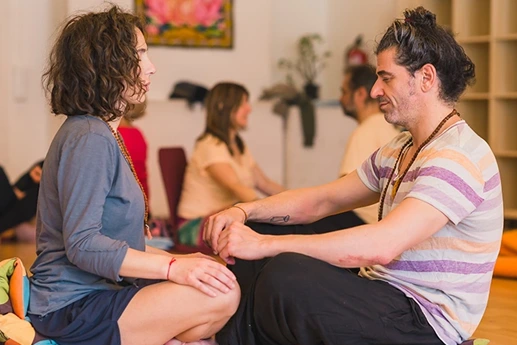 tantra-en-parejas-imagen-destacada-curso-de-tantra-taller-de-tantra-formación-de-tantra-hari-dass