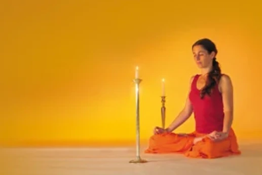 trátaka-imagen-destacada-curso-de-tantra-taller-de-tantra-formación-de-tantra-barcelona-tantra-madrid-hari-dass