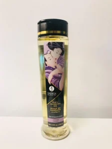 Aceite de Lavanda para masajes eróticos. Mima a tu pareja con un masaje sensual por toda su piel.